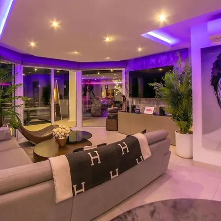 מלון Casa - By Apricus Holidays